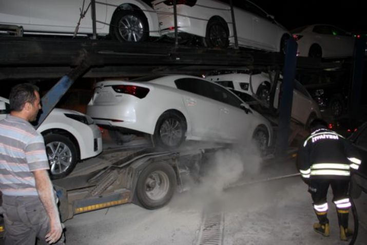 Sıfır Kilometre Otomobillerle Yanmaktan Son Anda Kurtarıldı